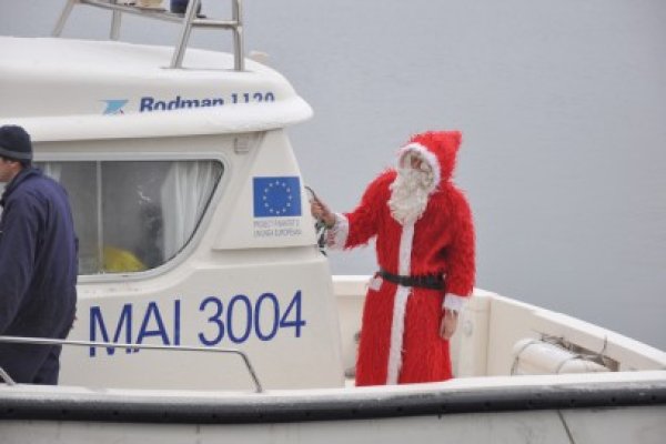 Moş Crăciun va veni din adâncurile Mării Negre în Portul Militar